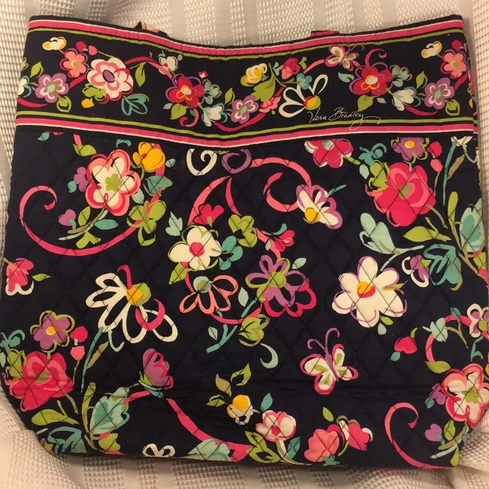 Vera Bradley large tote in excellent condition